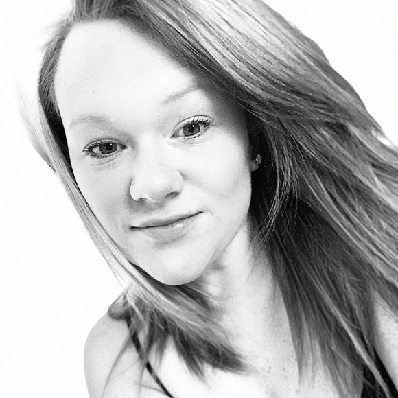 Meet your Posher, Sierra - Picture 1 of 9